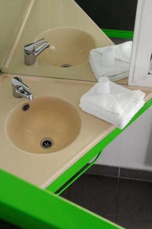 Lemon Hotel Avignon Rochefort Room photo