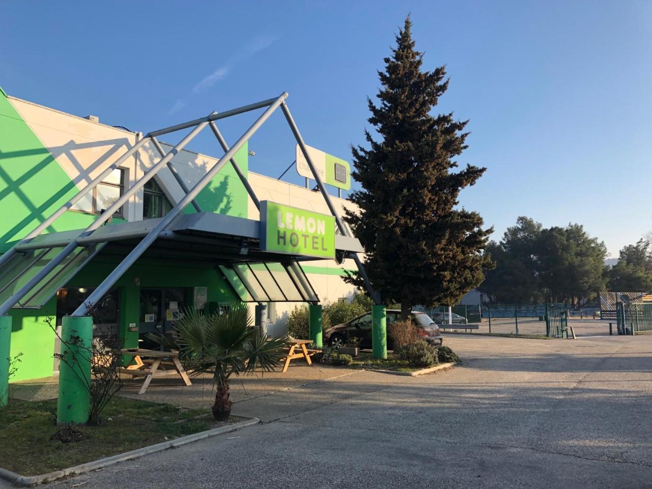 Lemon Hotel Avignon Rochefort Exterior photo